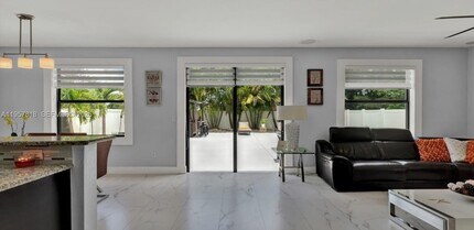 8521 W 33rd Ave in Hialeah, FL - Building Photo - Building Photo