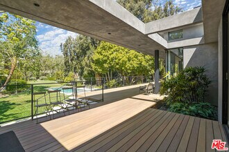 6254 Busch Dr in Malibu, CA - Foto de edificio - Building Photo