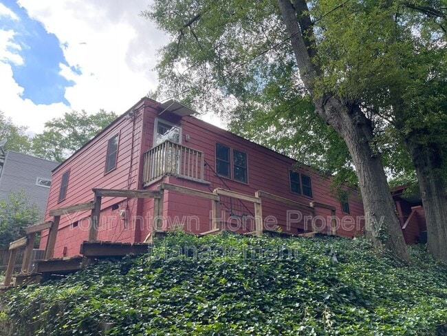 property at 824 San Antonio Dr NE