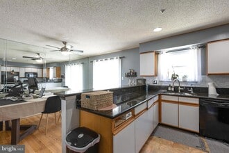 8329 Founders Woods Way in Fort Washington, MD - Foto de edificio - Building Photo