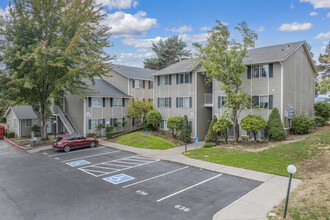 Fir Villa Apartments in Salem, OR - Building Photo - Building Photo