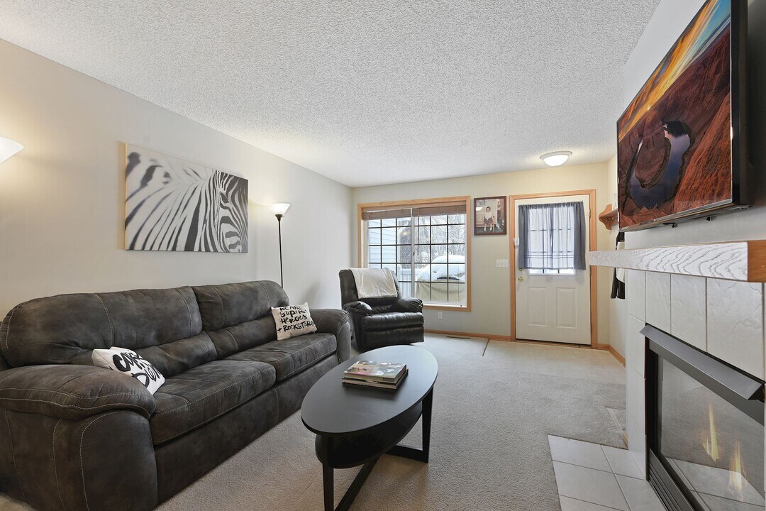 20505 Erin Ct in Farmington, MN - Foto de edificio