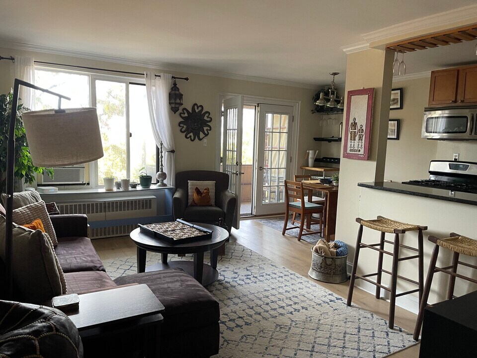 1587 N Colonial Ter, Unit 303 in Arlington, VA - Building Photo