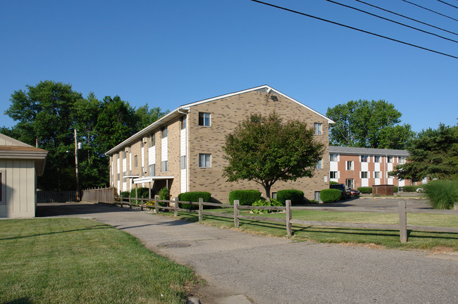 Skyline Apartments in Lansing, MI - Foto de edificio - Building Photo