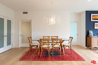 4240 Laurel Canyon Blvd in Los Angeles, CA - Building Photo - Building Photo