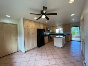 2134 Candelero St in Santa Fe, NM - Building Photo - Building Photo