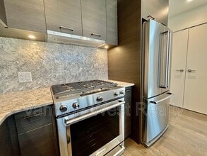 1191 Sunset Dr in Kelowna, BC - Building Photo - Building Photo