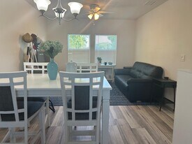 1701 W Cluster Ave in Tampa, FL - Building Photo