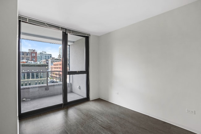 152 W Superior St in Chicago, IL - Building Photo - Building Photo
