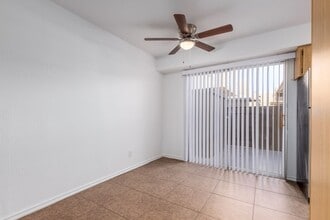 6020 W Oregon Ave in Glendale, AZ - Building Photo - Building Photo