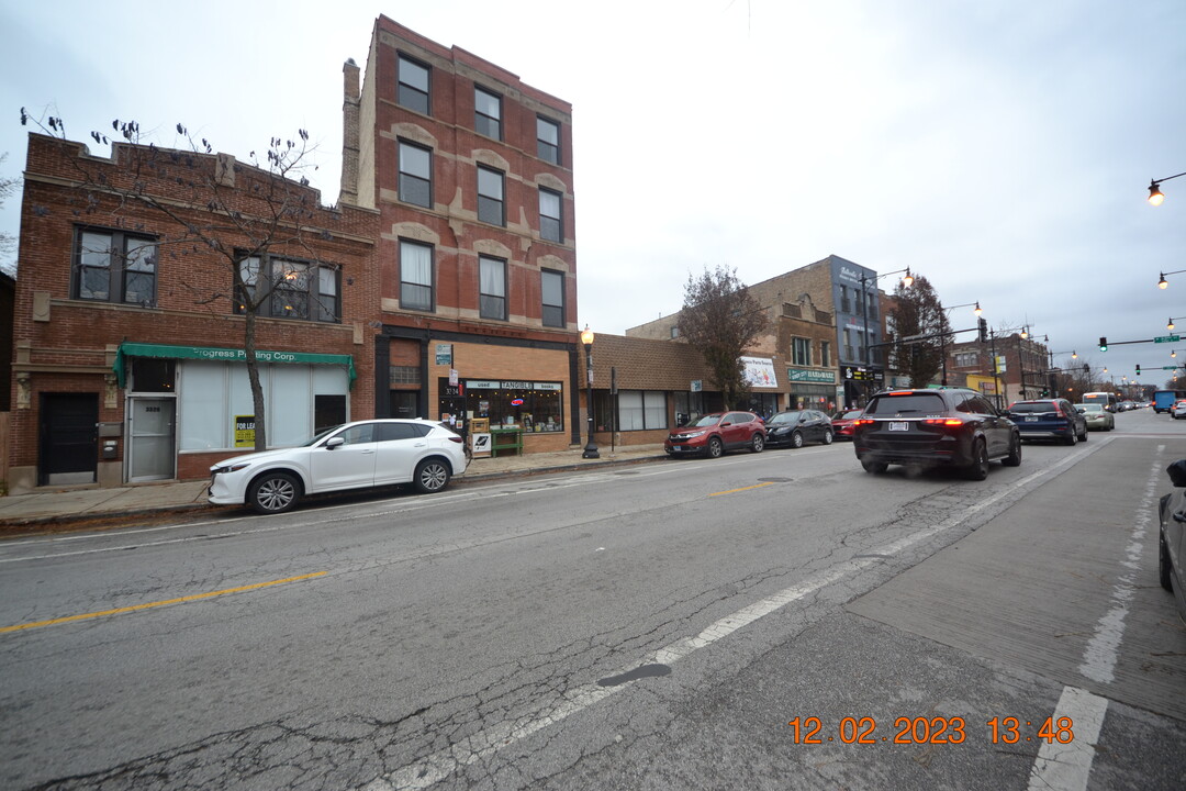 3326 S Halsted St in Chicago, IL - Building Photo