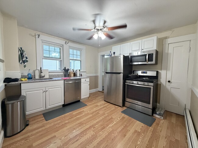 100 Walnut St, Unit R2