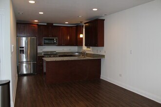 1215 N Cleaver St in Chicago, IL - Building Photo - Building Photo