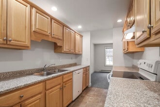 20 Bow St, Unit Duplex in Kennebunk, ME - Building Photo - Building Photo