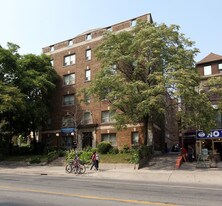 62 Wellesley St E in Toronto, ON - Building Photo