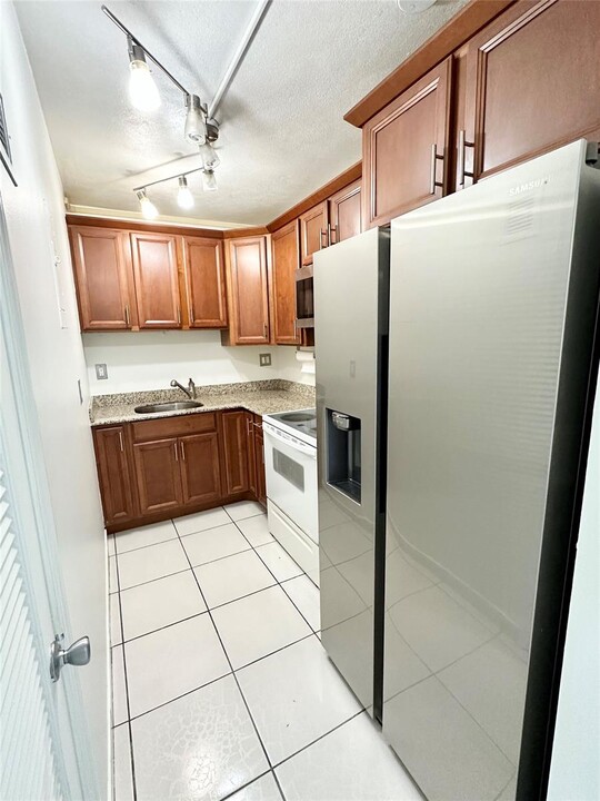 200 S Birch Rd, Unit 904 in Fort Lauderdale, FL - Building Photo