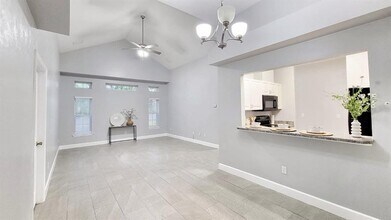 110 SW 145th Dr in Newberry, FL - Building Photo - Building Photo