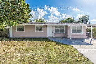 5576 Souchak Dr in West Palm Beach, FL - Building Photo