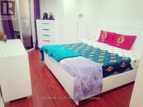 26 Hanover Rd in Brampton, ON - Building Photo - Building Photo