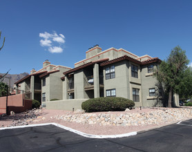 Skyline Villas in Tucson, AZ - Building Photo - Building Photo