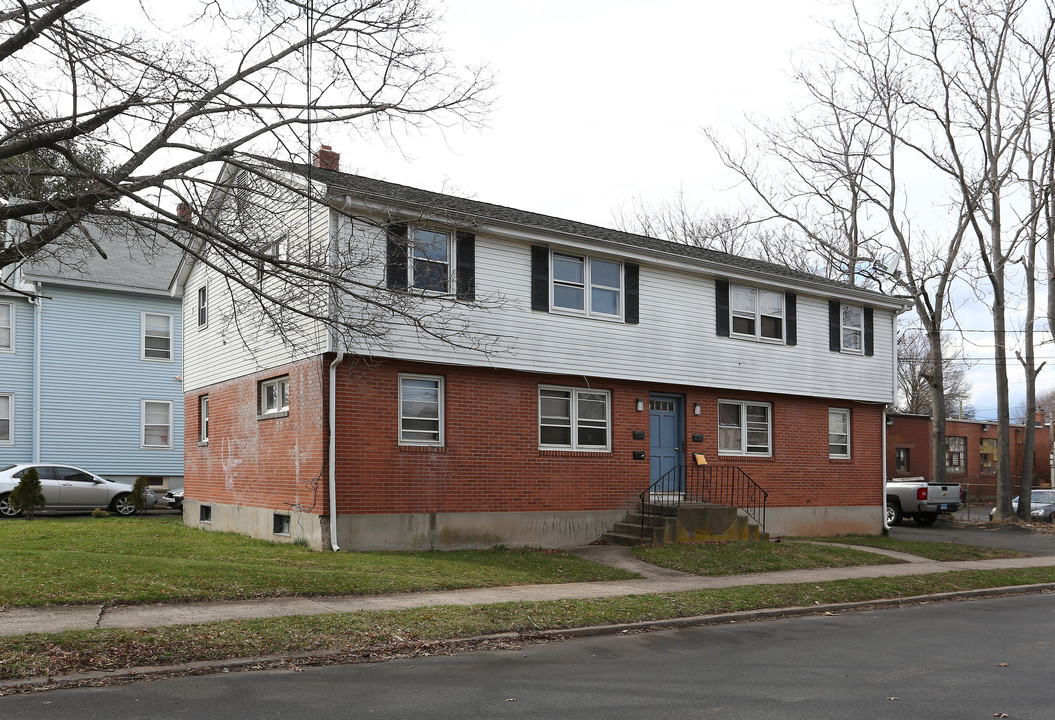 17 Dixon St in New Britain, CT - Building Photo