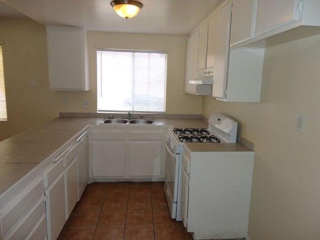 38657 25th St E in Palmdale, CA - Building Photo - Building Photo