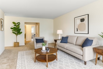 Wynbrook West in Hightstown, NJ - Foto de edificio - Building Photo