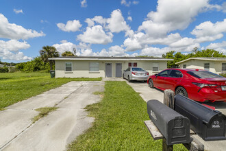 205 Granada Blvd in North Port, FL - Building Photo - Building Photo