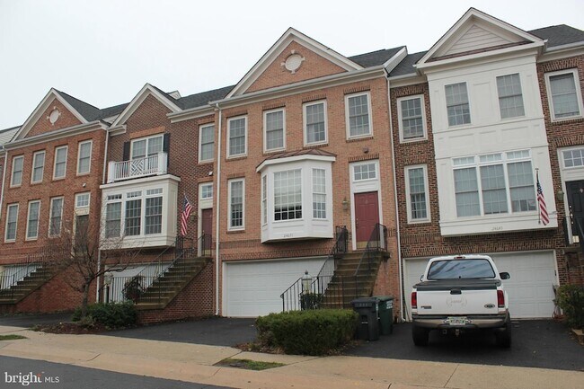 24651 Kings Canyon Square in Stone Ridge, VA - Building Photo - Building Photo