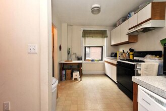 44 Linden St, Unit 4 in Brookline, MA - Foto de edificio - Building Photo