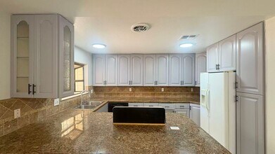 7113 Pinelake Rd in Las Vegas, NV - Building Photo - Building Photo