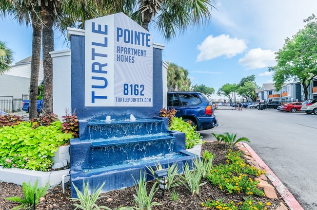 Turtle Pointe Apartments photo'