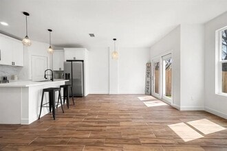 315 Avenue I in Conroe, TX - Foto de edificio - Building Photo