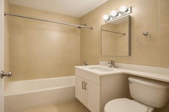 308 E 84th St, Unit 2A in New York, NY - Foto de edificio - Building Photo