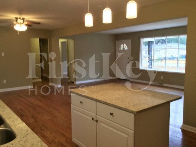 2080 Bishop Dr in Charleston, SC - Building Photo - Building Photo