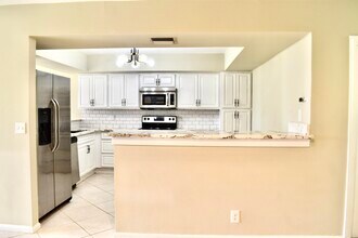 6040 Glendale Dr in Boca Raton, FL - Building Photo - Building Photo