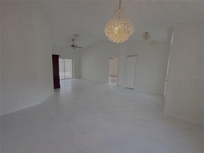 11435 SW 140th Ave in Dunnellon, FL - Foto de edificio - Building Photo