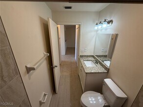 922 Cape Coral Pkwy W in Cape Coral, FL - Building Photo - Building Photo