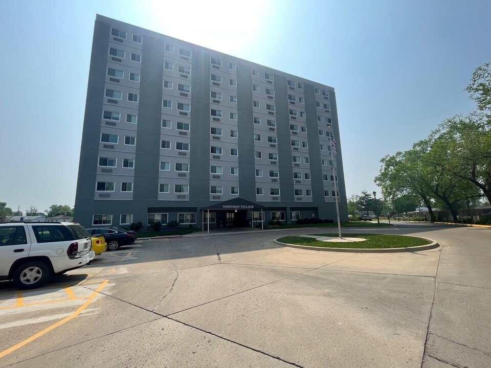 Township Village Apartments in East Alton, IL - Foto de edificio