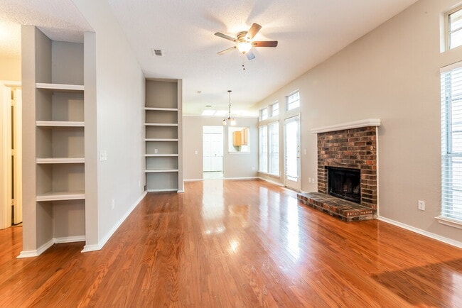 1345 Overlook Dr in Lewisville, TX - Building Photo - Building Photo