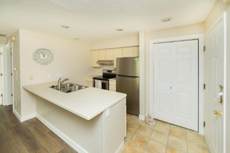 1346 S College Mall Rd in Bloomington, IN - Foto de edificio - Building Photo