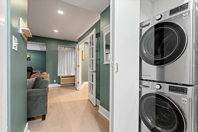 property at 40 E Delaware Pl