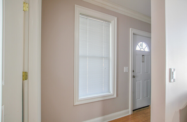 44 Horton St, Unit A in Stamford, CT - Foto de edificio - Building Photo