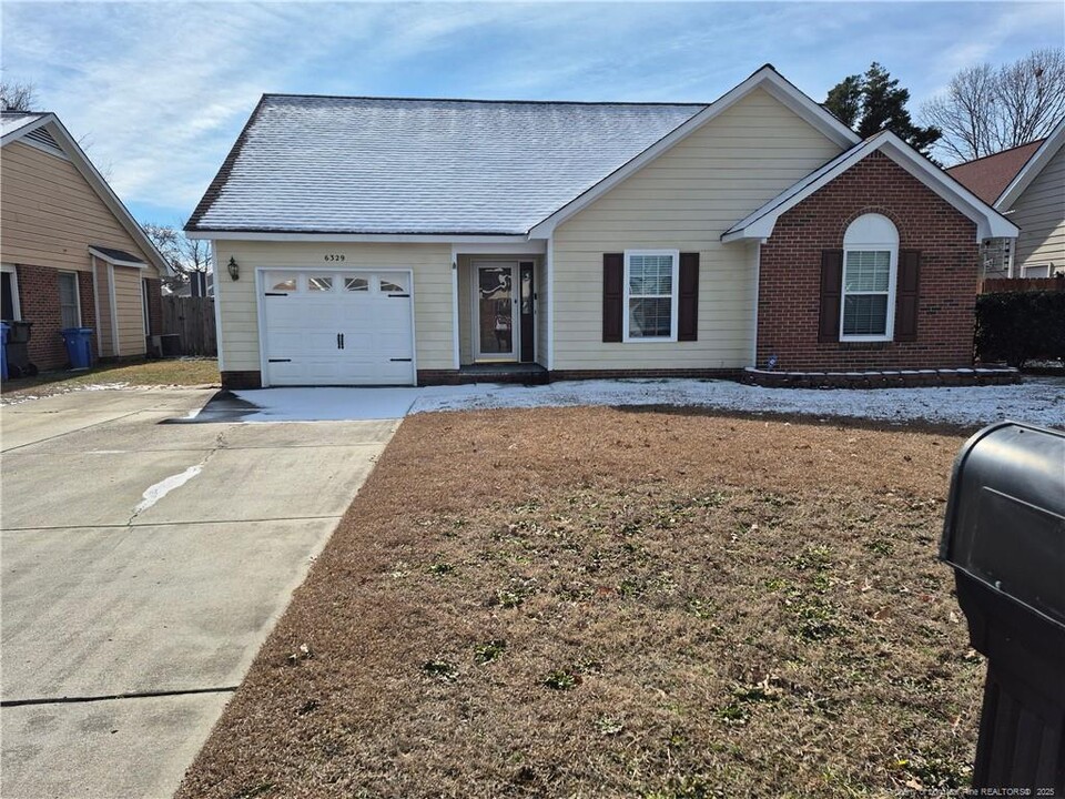 6329 Fox Glen Dr in Fayetteville, NC - Building Photo