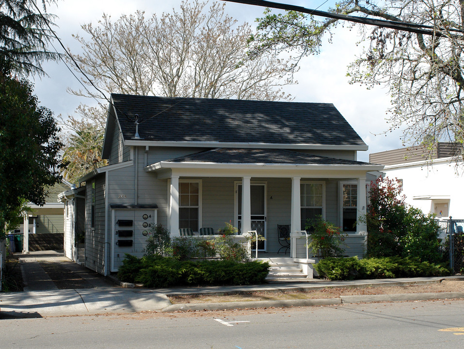 243 East St in Healdsburg, CA - Building Photo