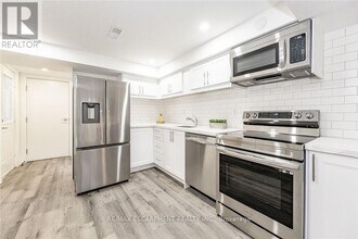 476 Ferguson Ave N in Hamilton, ON - Building Photo - Building Photo