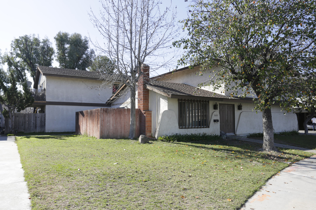 7420 Carie Ln in Stanton, CA - Building Photo