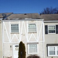 8 Nassau Ct in Reading, PA - Building Photo