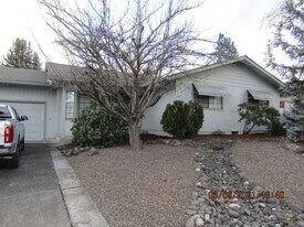 2784 Tonia Cir in Medford, OR - Building Photo