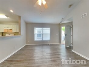 7526 Oxford Garden Cir in Apollo Beach, FL - Building Photo - Building Photo